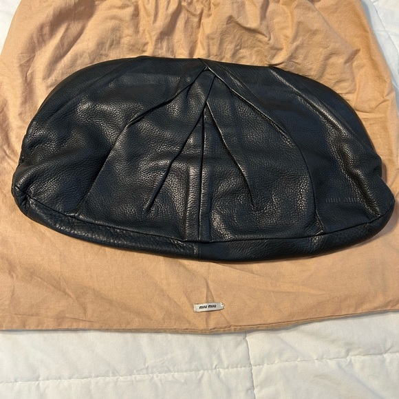 MIU MIU BLACK LEATHER ENVELOPE CLUTCH - Picture 8 of 13